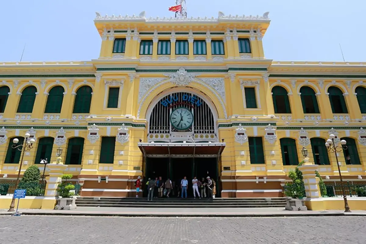 Admire Saigon Central Post Office and Notre-Dame Cathedral Basilica Area