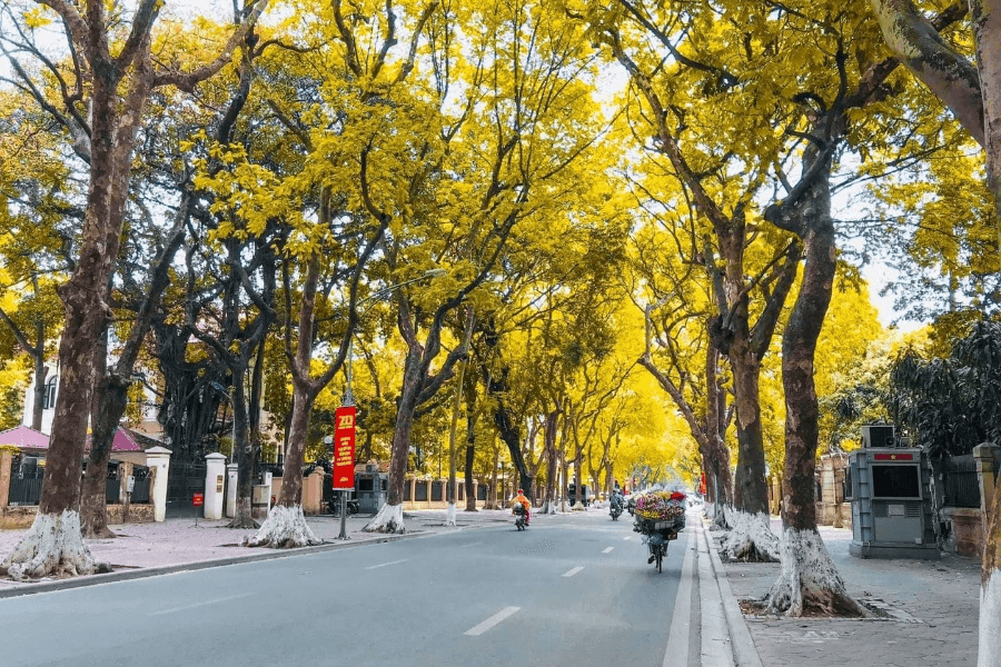 ideal weather for Hanoi golf holidays